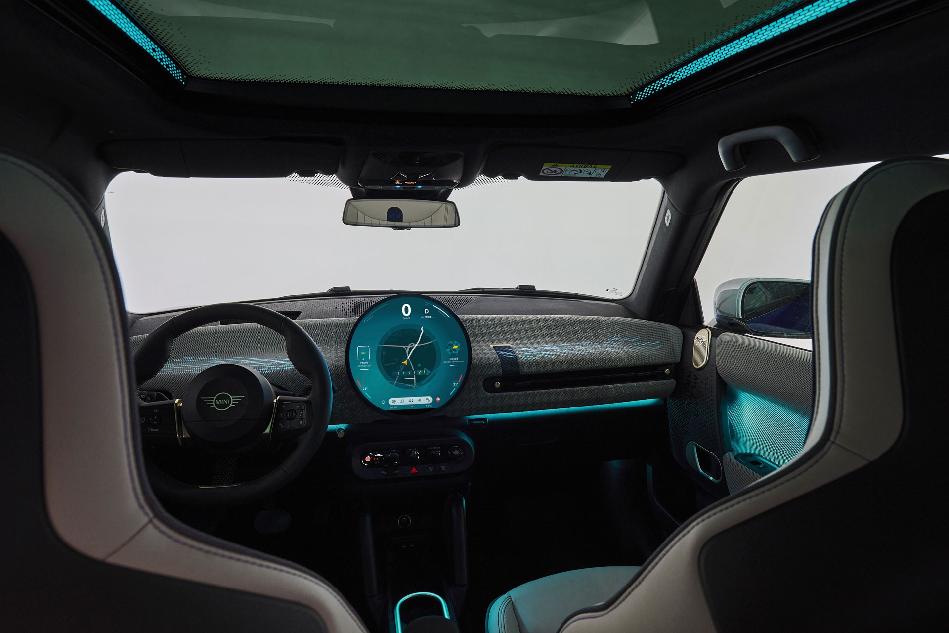 ניידות חשמלית ב-MINI - עיצוב - OLED